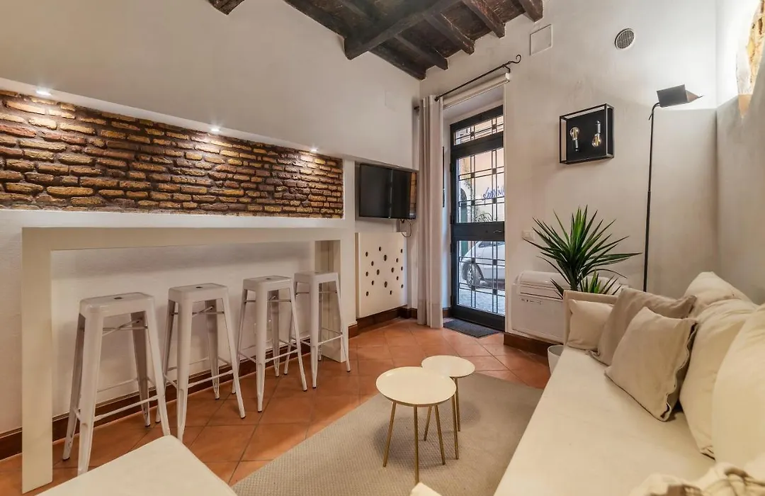 Guesthost - Heart Of Trastevere Studio Flat-1