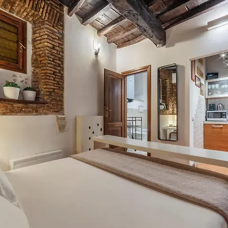 Guesthost - Heart Of Trastevere Studio Flat-3